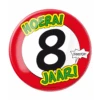 Button 8 Jaar Verkeersbord 10,2cm -Feestartikelen Winkel button 8 jaar verkeersbord 102cm