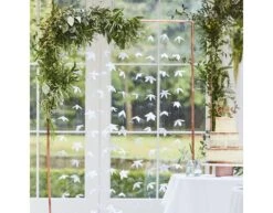 Witte Hangdecoratie Bloemen Slinger Set 1,8m 6 Witte Hangdecoratie Bloemen Slinger Set 1,8m -Feestartikelen Winkel witte hangdecoratie bloemen slinger set 18m 1